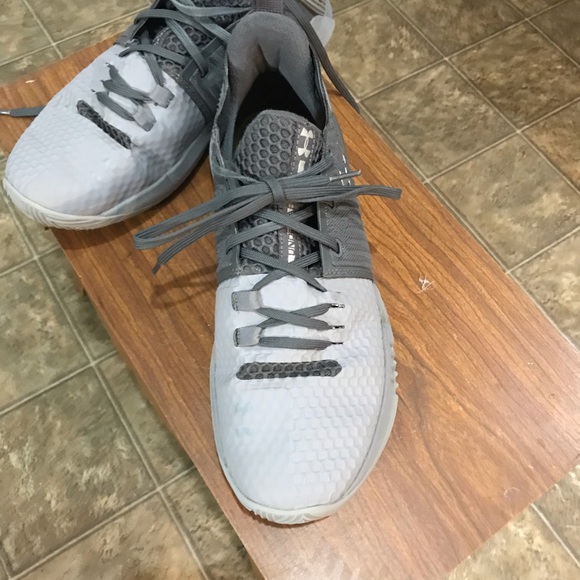 Men’s under armor gray tennis shoes size 9.5 - Picture 2 of 8